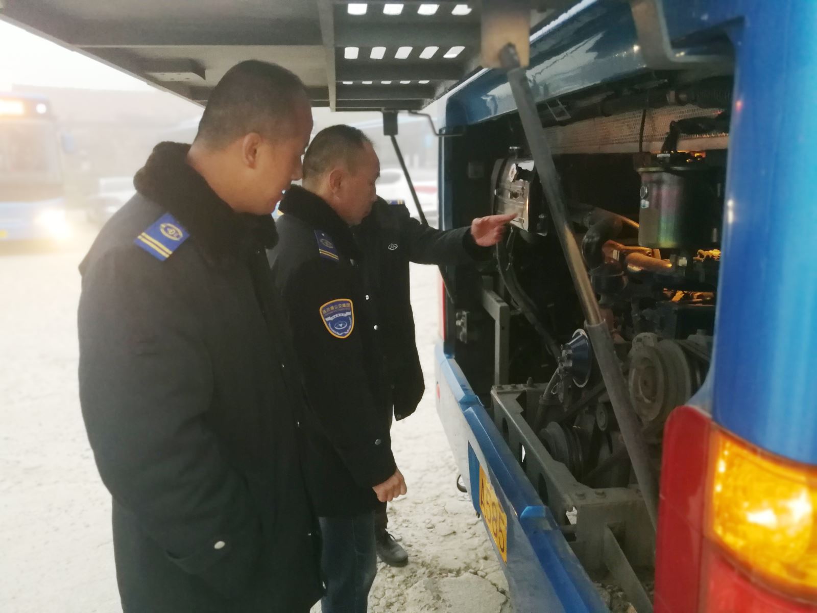 公交集團(tuán)海通公交公司開展冬季車輛安全、機(jī)務(wù)大檢查