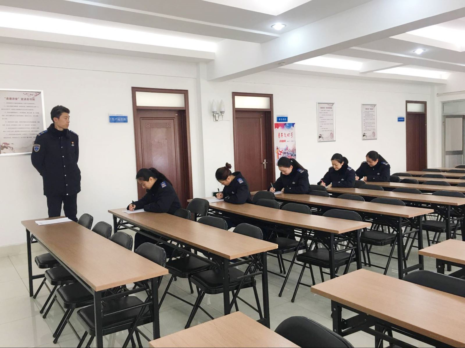 公交集團服務熱線開展客服人員業(yè)務知識測試工作