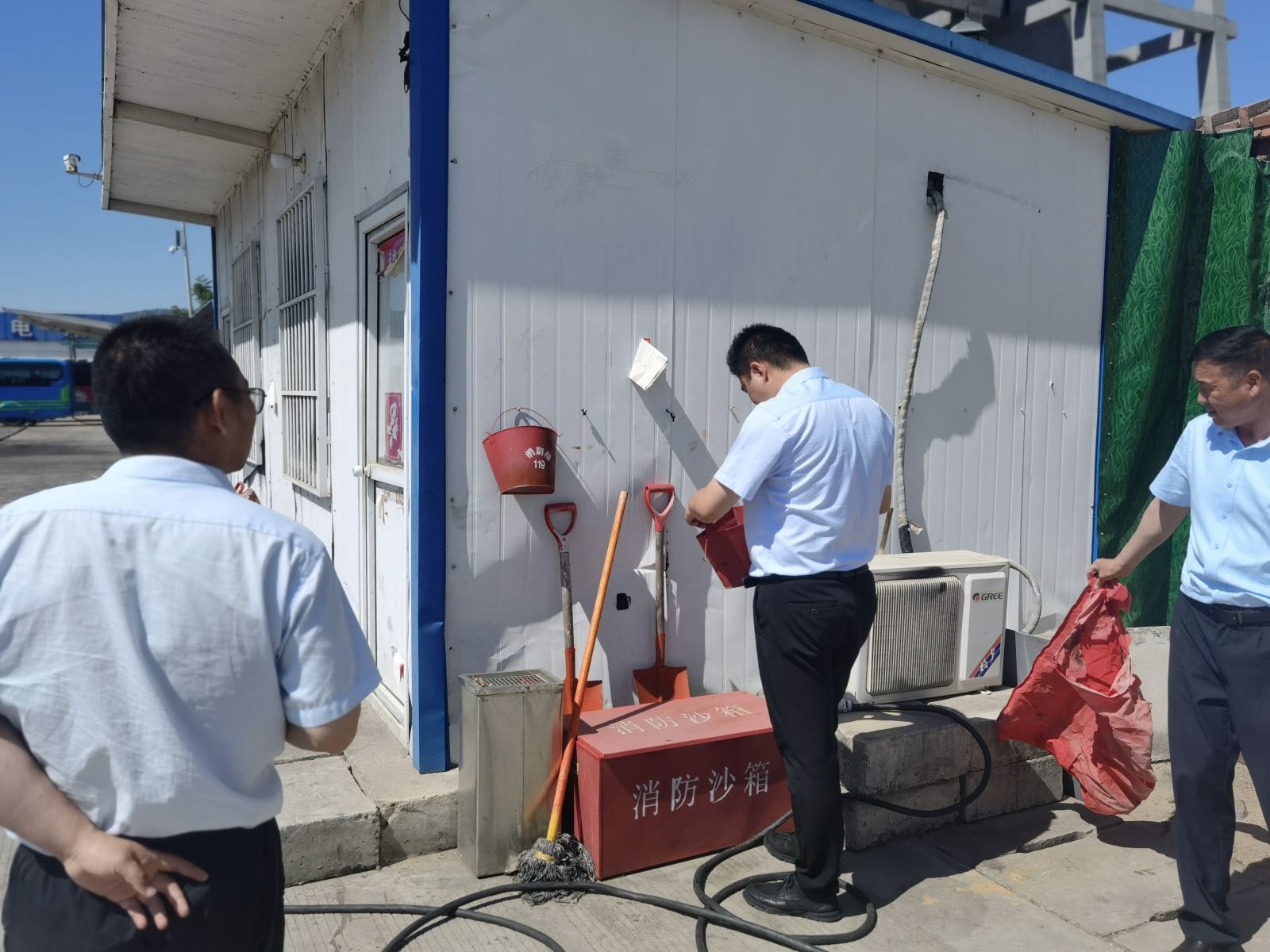 公交集團快速公交事業(yè)部開展場站消防安全檢查