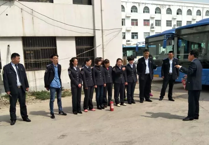 “共筑心中防火墻，搭起生命安全網(wǎng)”消防演練走進公交集體佳連公司