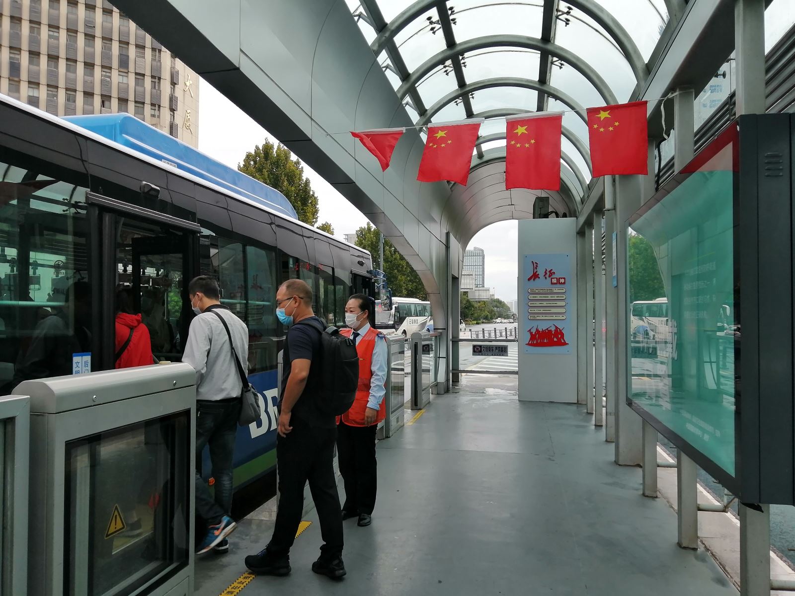 我為群眾辦實(shí)事，國慶假期我在前