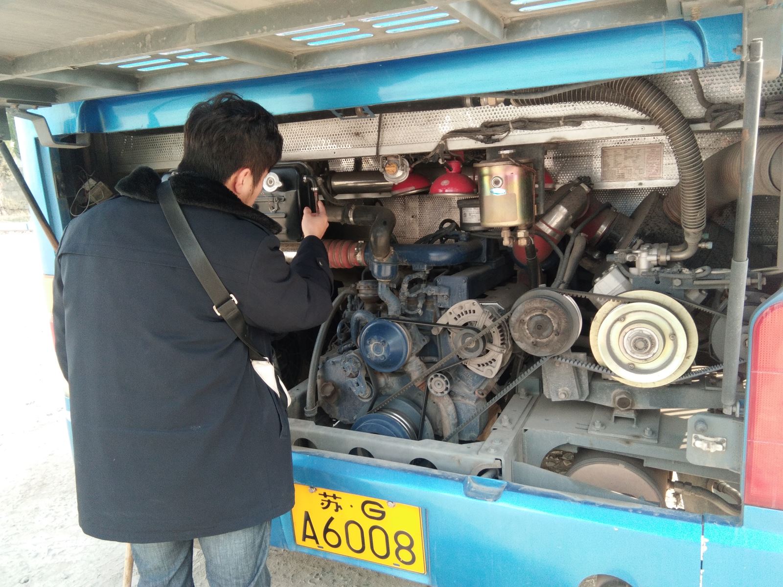 公交集團(tuán)公交事業(yè)一部開展車輛安全機(jī)務(wù)大檢查