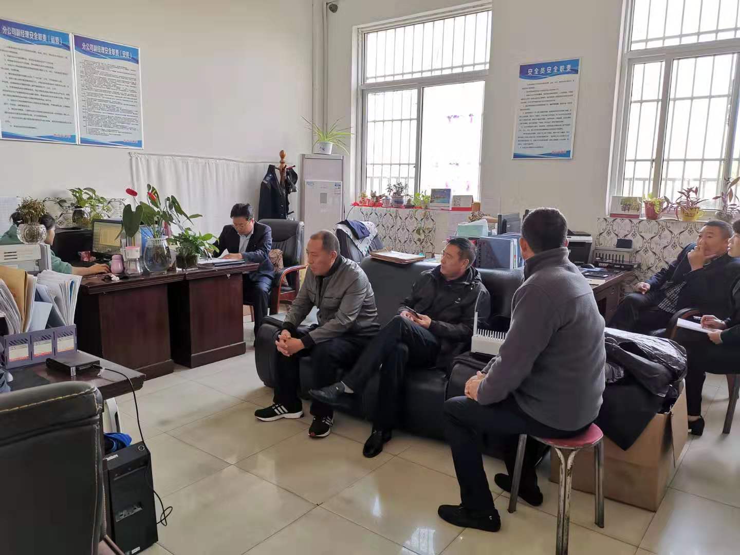 公交集團(tuán)快速公交事業(yè)部召開機(jī)務(wù)場(chǎng)站工作專題會(huì)議