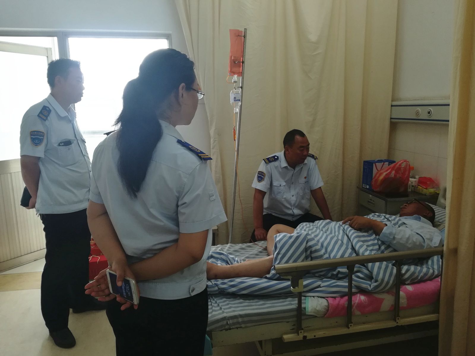 點(diǎn)滴關(guān)愛(ài)暖人心 公交集團(tuán)海通公交公司慰問(wèn)生病職工