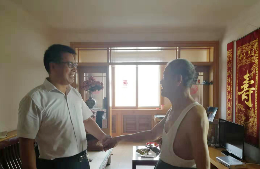 公交集團(tuán)“八一”前夕走訪慰問企業(yè)軍轉(zhuǎn)干部