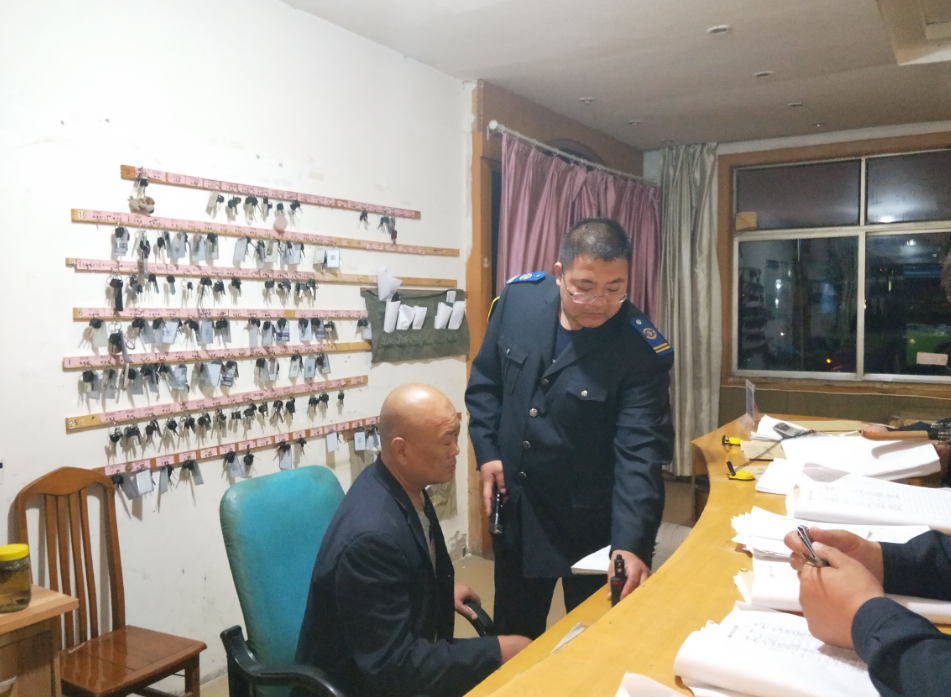 公交集團海通公交公司開展安全生產(chǎn)月前夜查工作