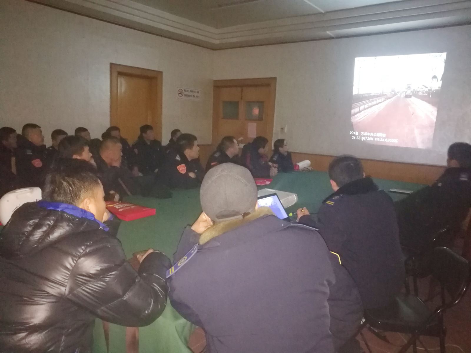 公交集團(tuán)經(jīng)營發(fā)展事業(yè)部召開駕駛員安全例會(huì)