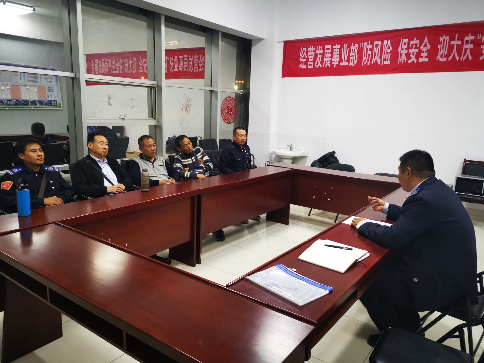 公交集團(tuán)經(jīng)營(yíng)發(fā)展事業(yè)部召開游7路運(yùn)營(yíng)服務(wù)專題會(huì)議