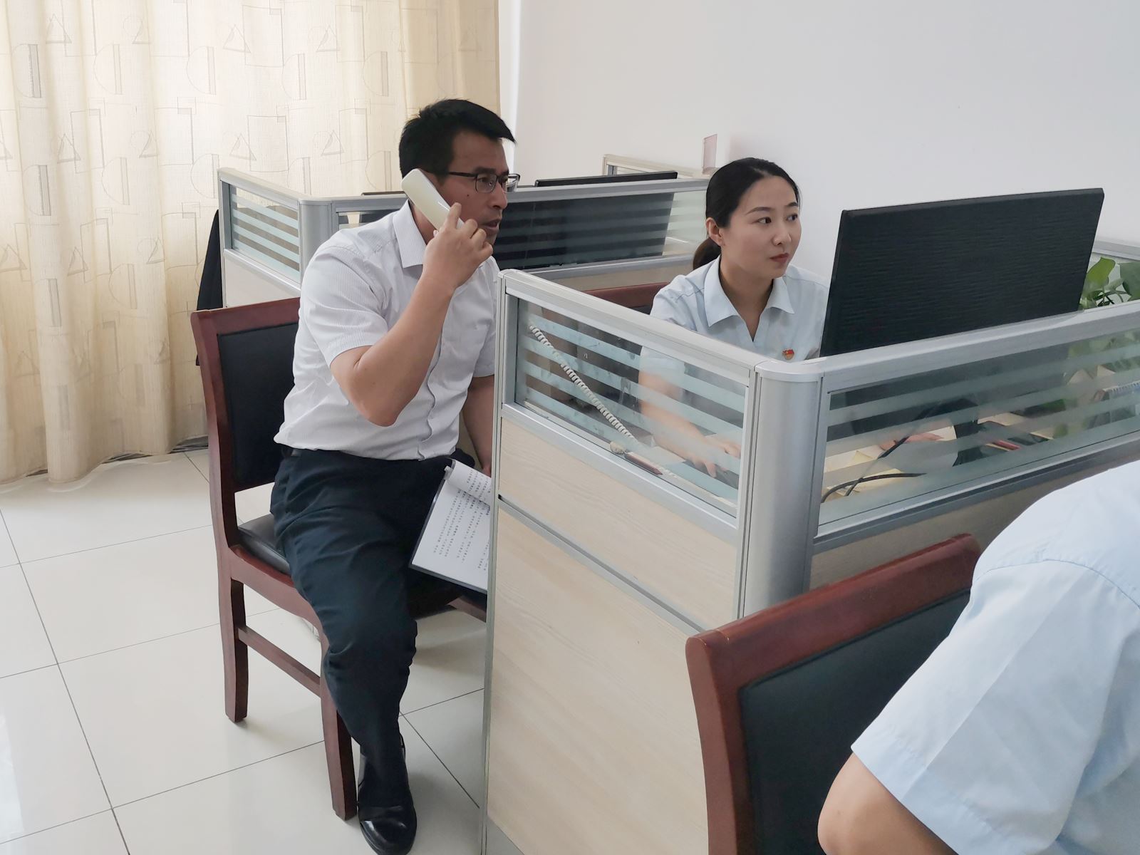 公交集團開展“傾聽民意、為民解難”暨“我當一天話務員”活動