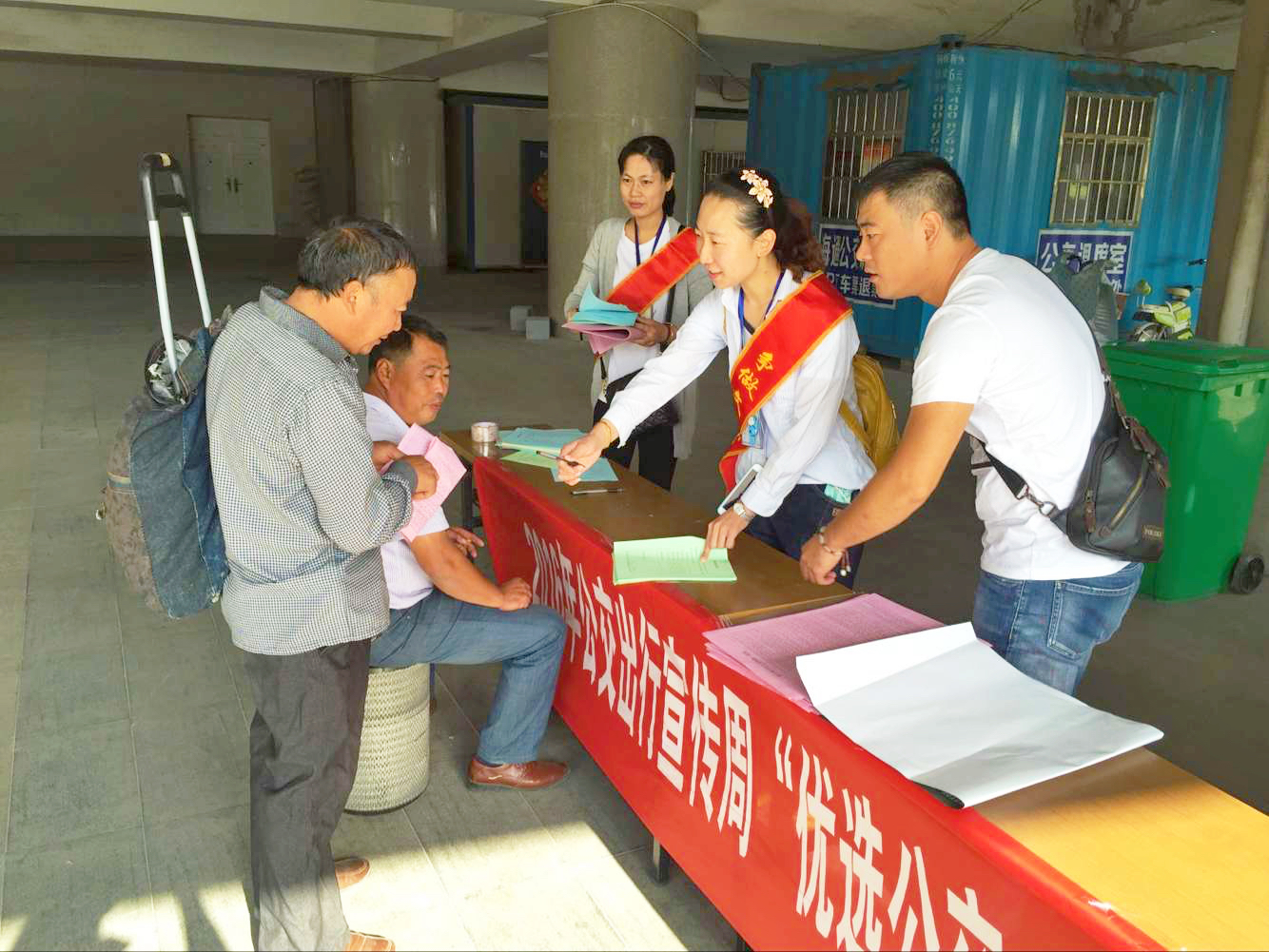 連云港公交集團(tuán)開展2016年“公交出行宣傳周”集中宣傳活動