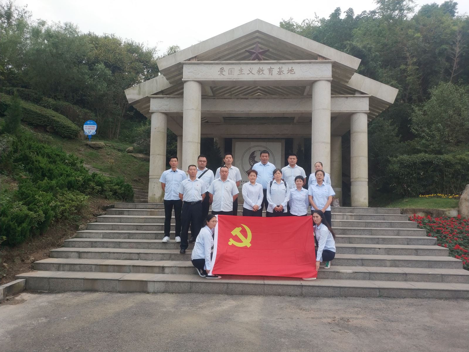 公交集團(tuán)公交事業(yè)二部開展“銘記豐功偉績、傳揚(yáng)英烈精神”宣傳教育活動