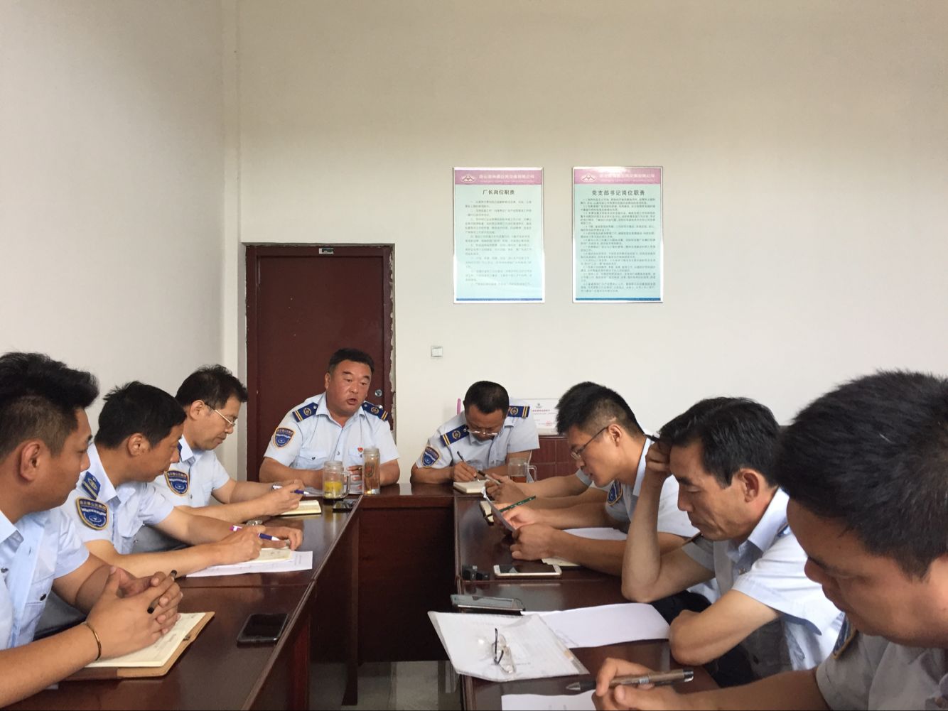 公交汽服公司召開“振奮精神強堡壘，頑強拼搏謀跨越”主題黨日座談會