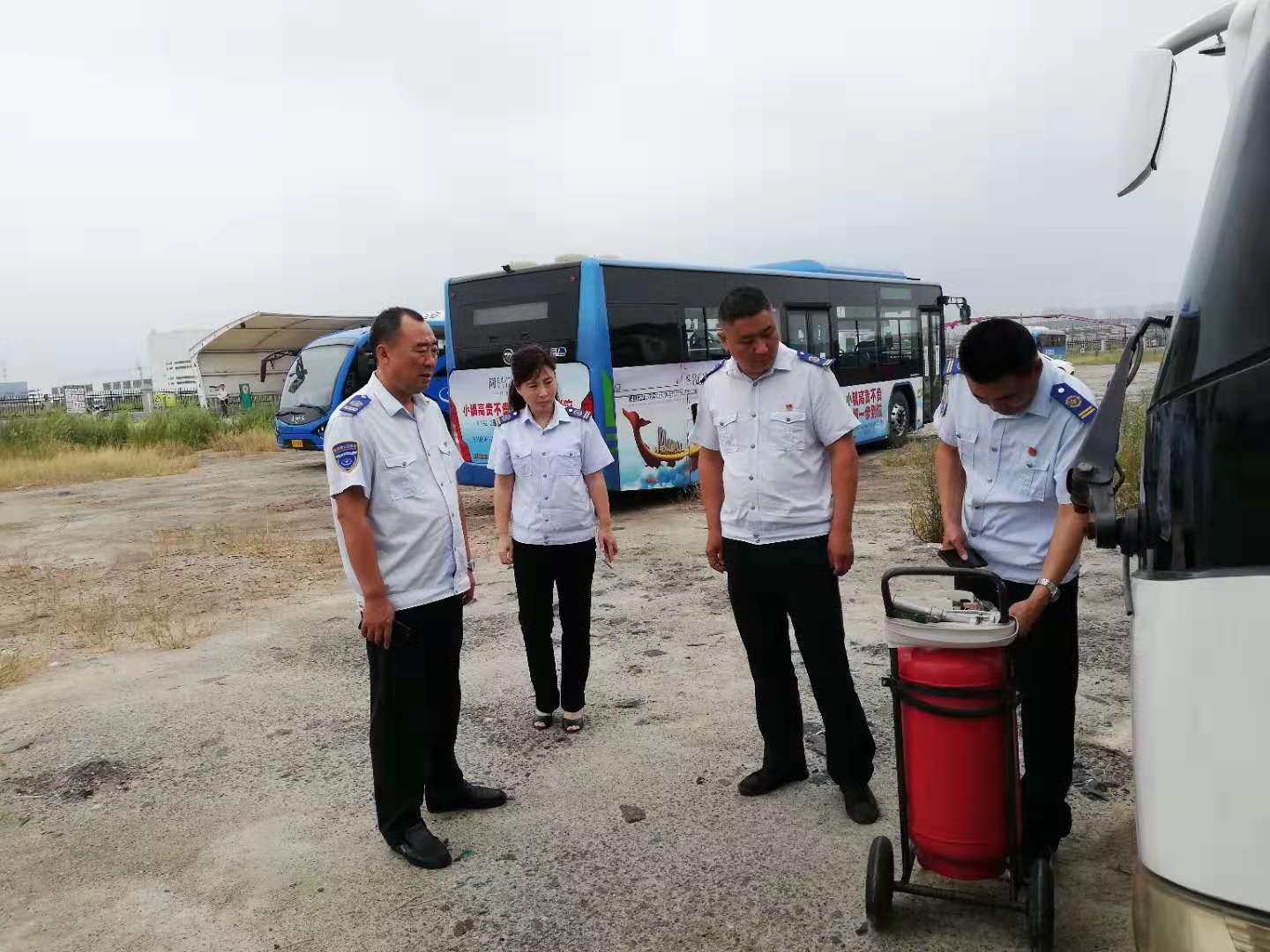 公交集團經(jīng)營發(fā)展事業(yè)部開展節(jié)前車輛安全專項檢查