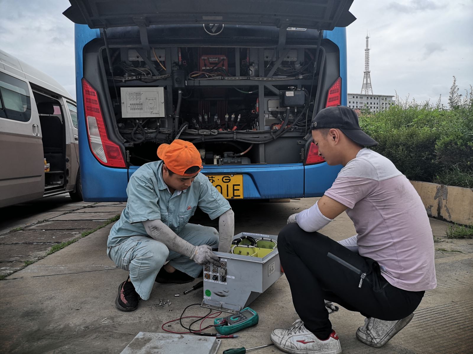 公交集團(tuán)機(jī)務(wù)技術(shù)事業(yè)部積極拓展新能源維修業(yè)務(wù)