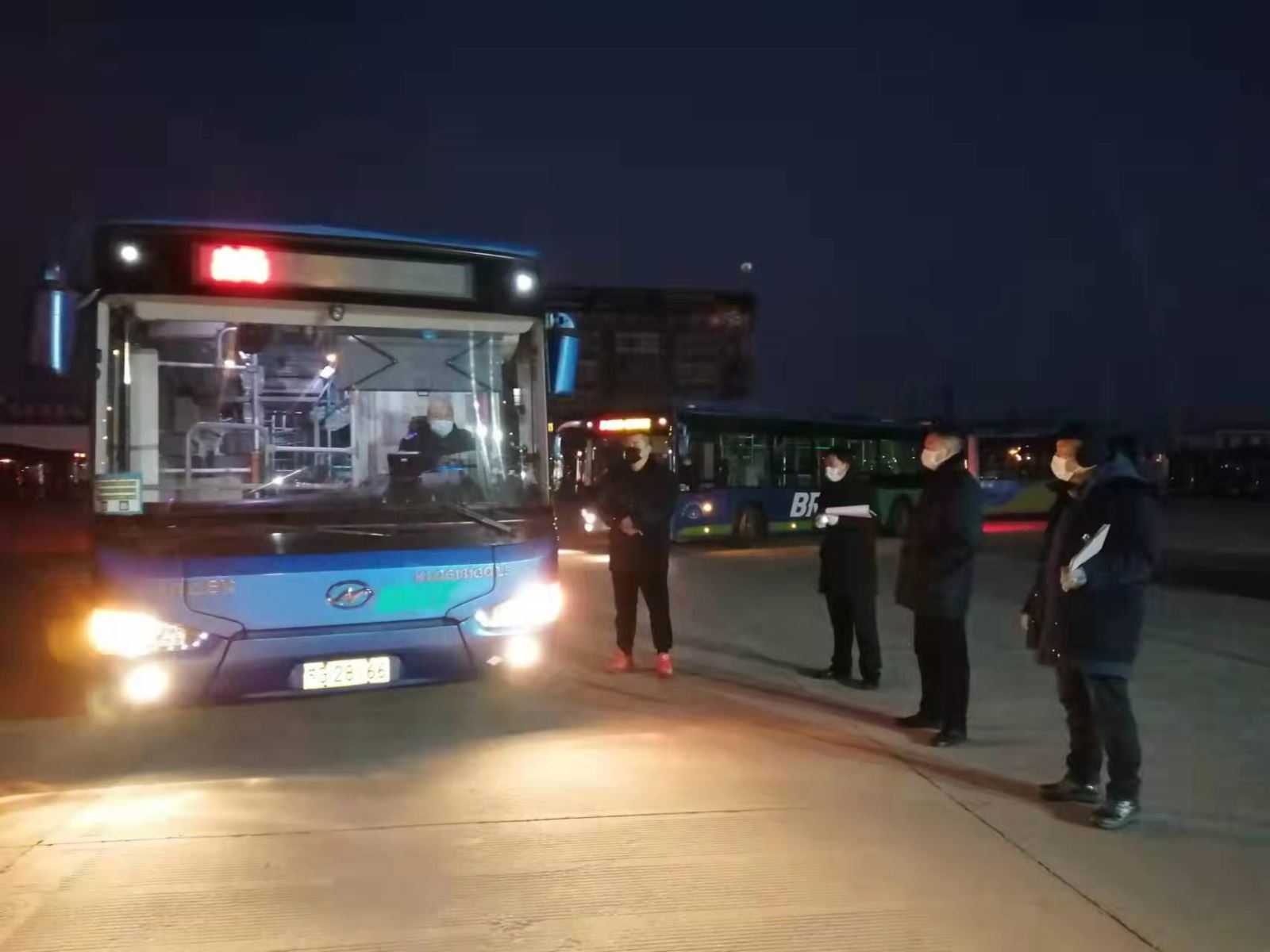 公交集團(tuán)快速公交事業(yè)部開(kāi)展春運(yùn)前綜合大檢查工作