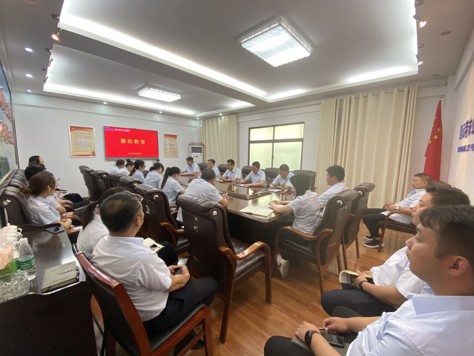 公交集團迅速組織黨員干部學習《通報》 精神