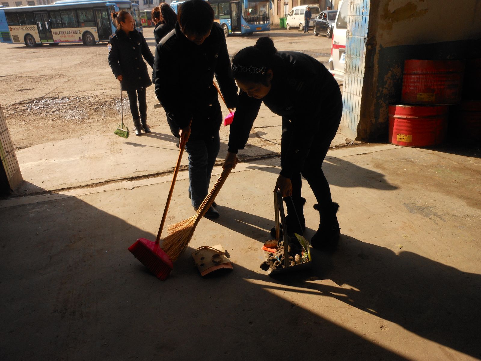 公交維修公司黨支部、工會(huì)組織女工開展“三八婦女節(jié)”活動(dòng)