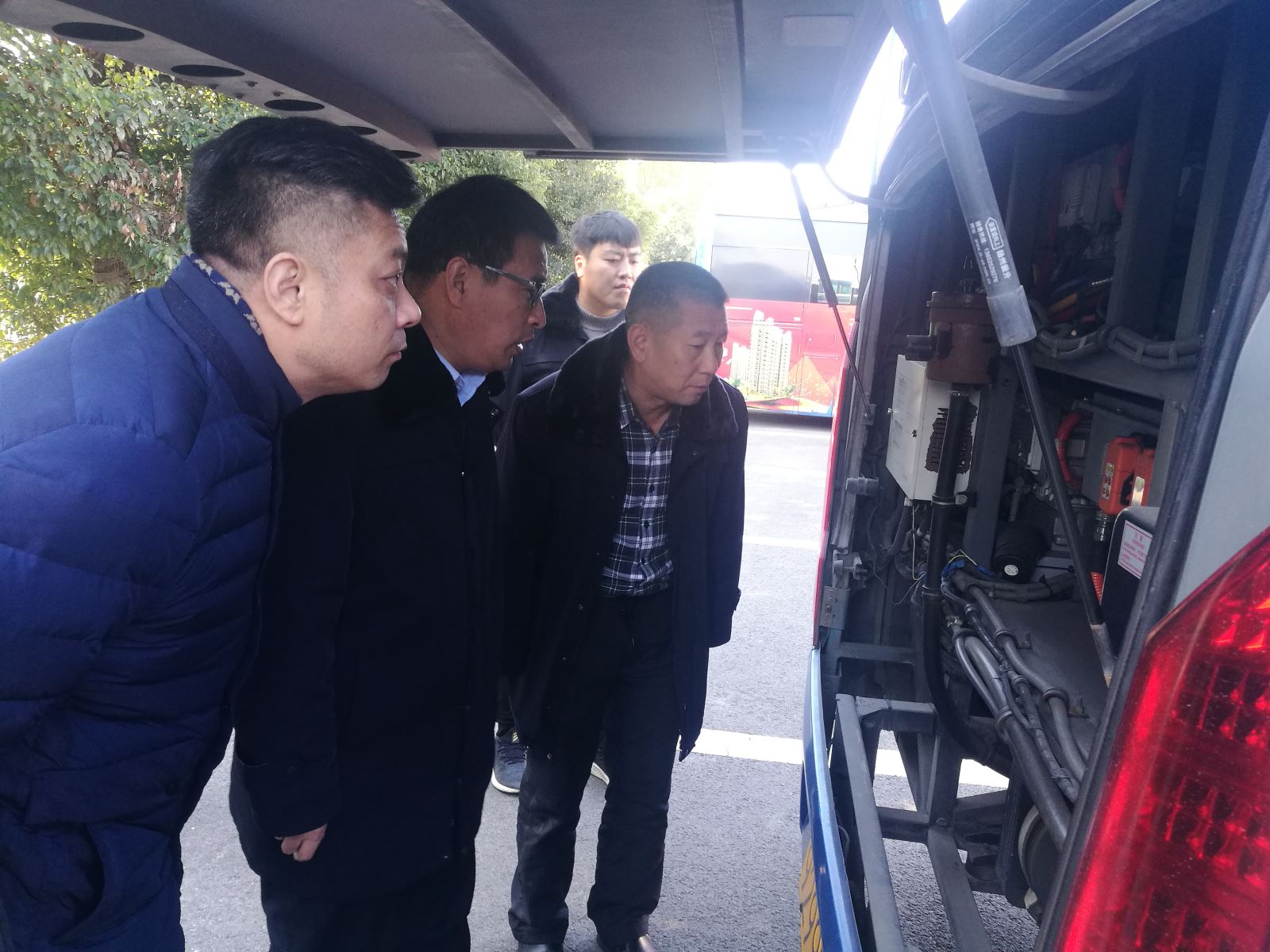 公交集團領導至公交事業(yè)二部檢查指導工作