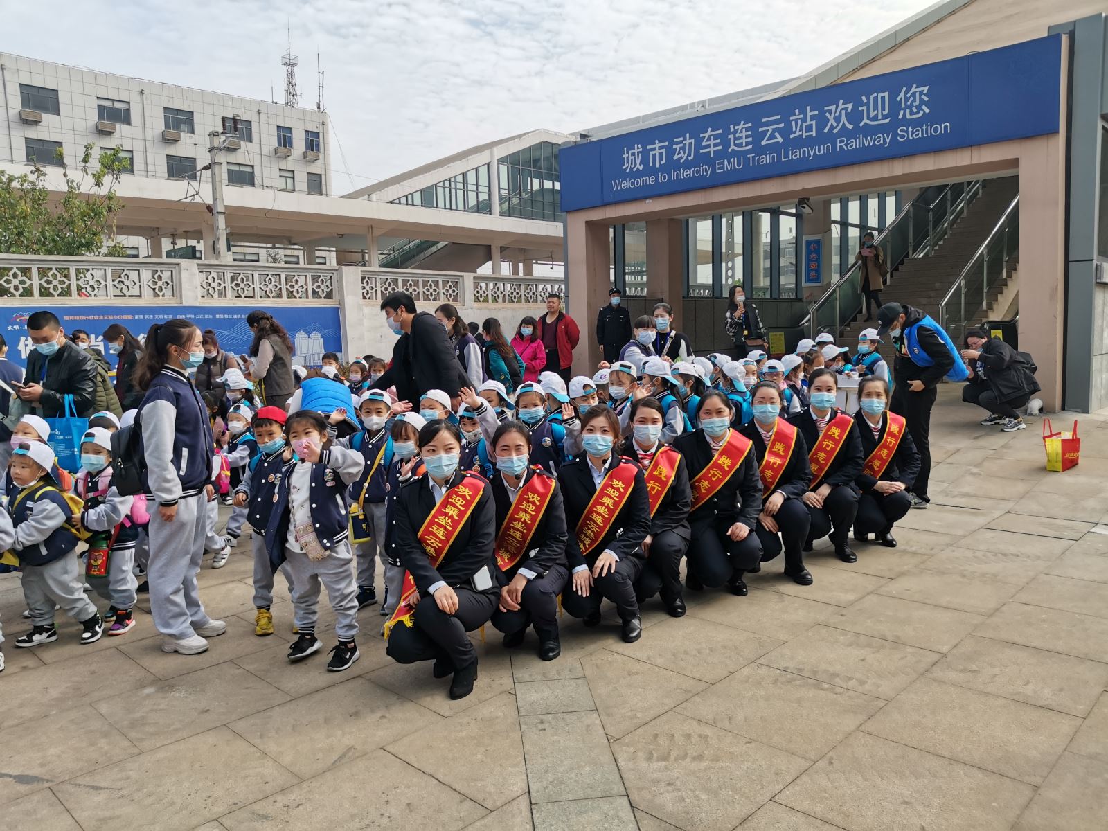 秋高氣爽，一群小乘客“蒞臨”城市動車