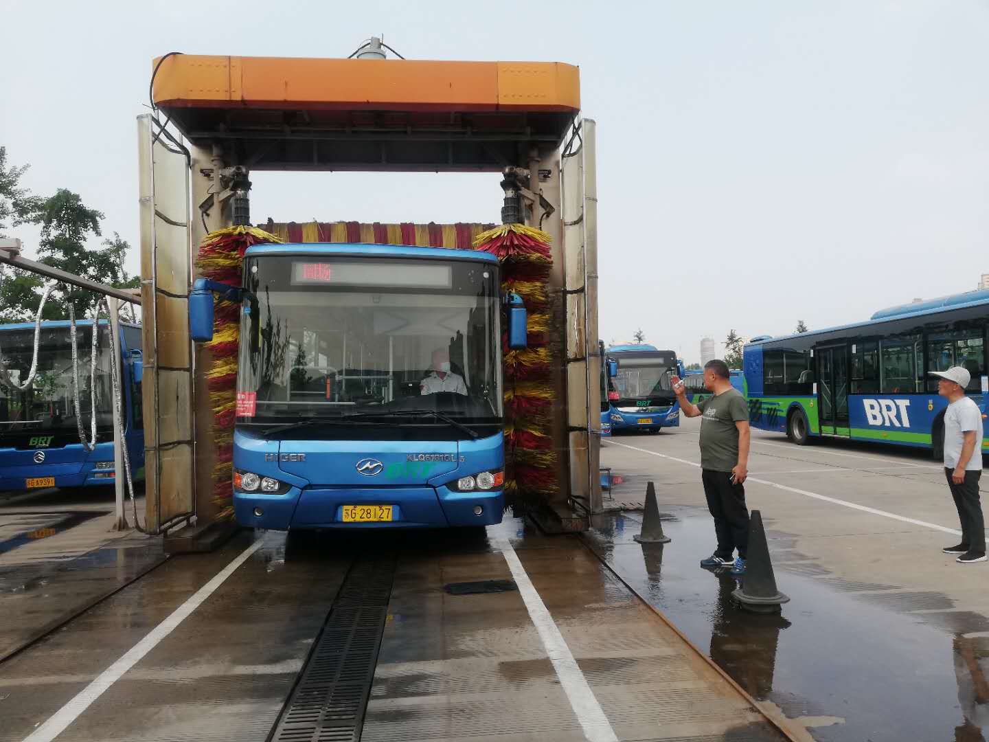 公交集團(tuán)快速公交事業(yè)部優(yōu)化改造洗車機