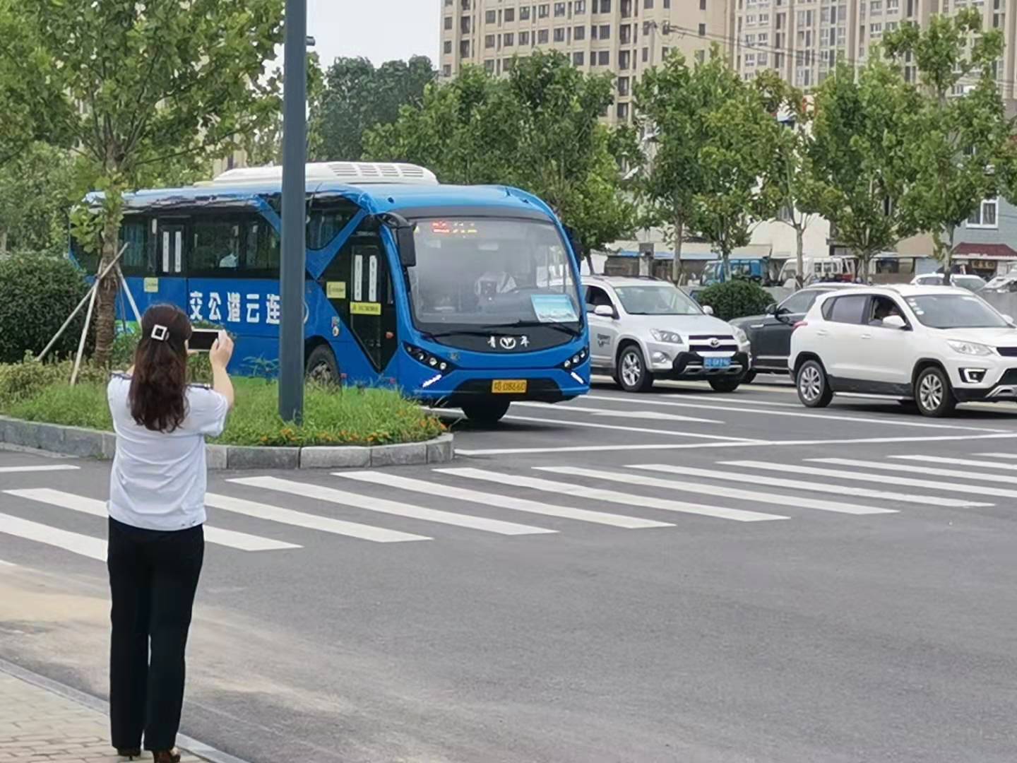 公交集團(tuán)經(jīng)營(yíng)發(fā)展事業(yè)部開(kāi)展路口、站點(diǎn)及斑馬線專項(xiàng)檢查活動(dòng)