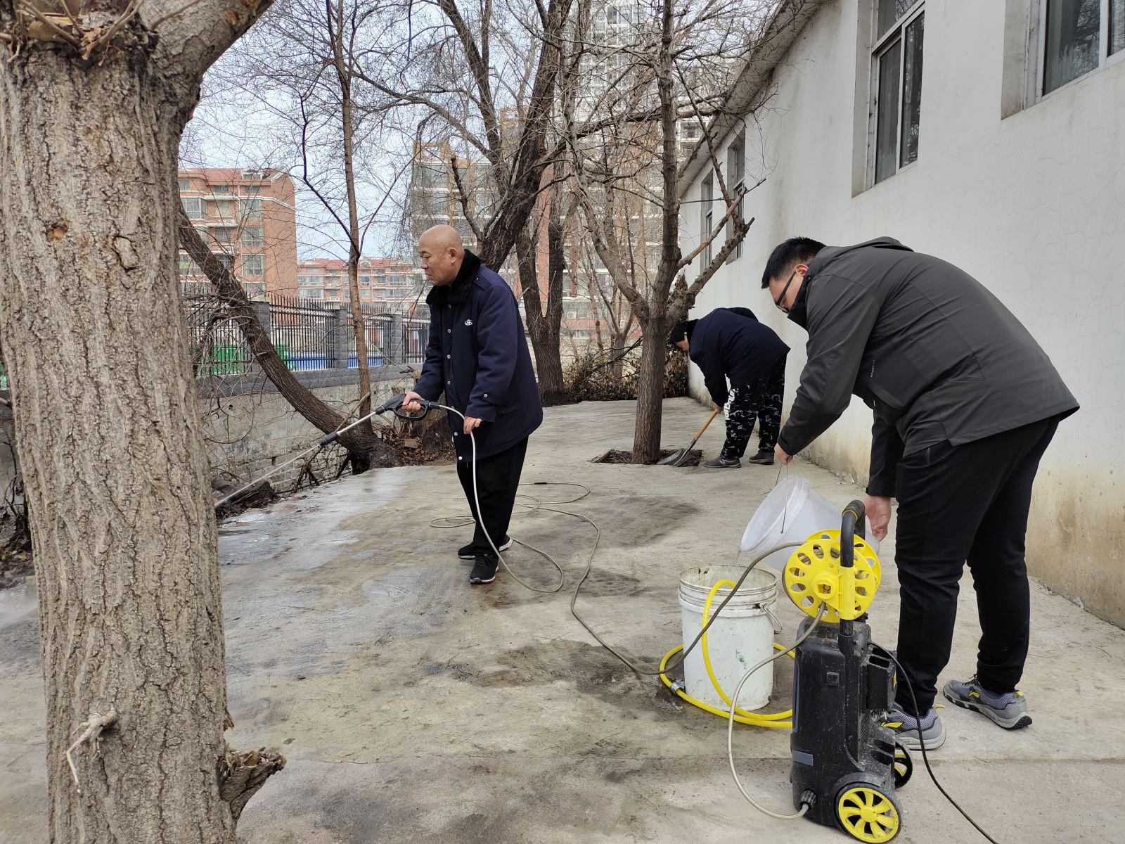 公交集團公交事業(yè)二部開展場站衛(wèi)生大掃除活動