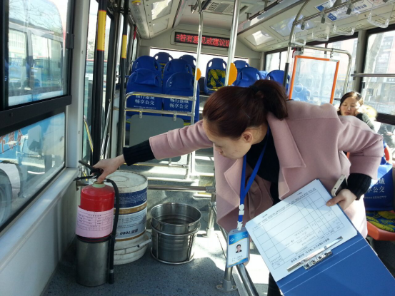 公交海州公司開(kāi)展“乘公交 找問(wèn)題”活動(dòng)