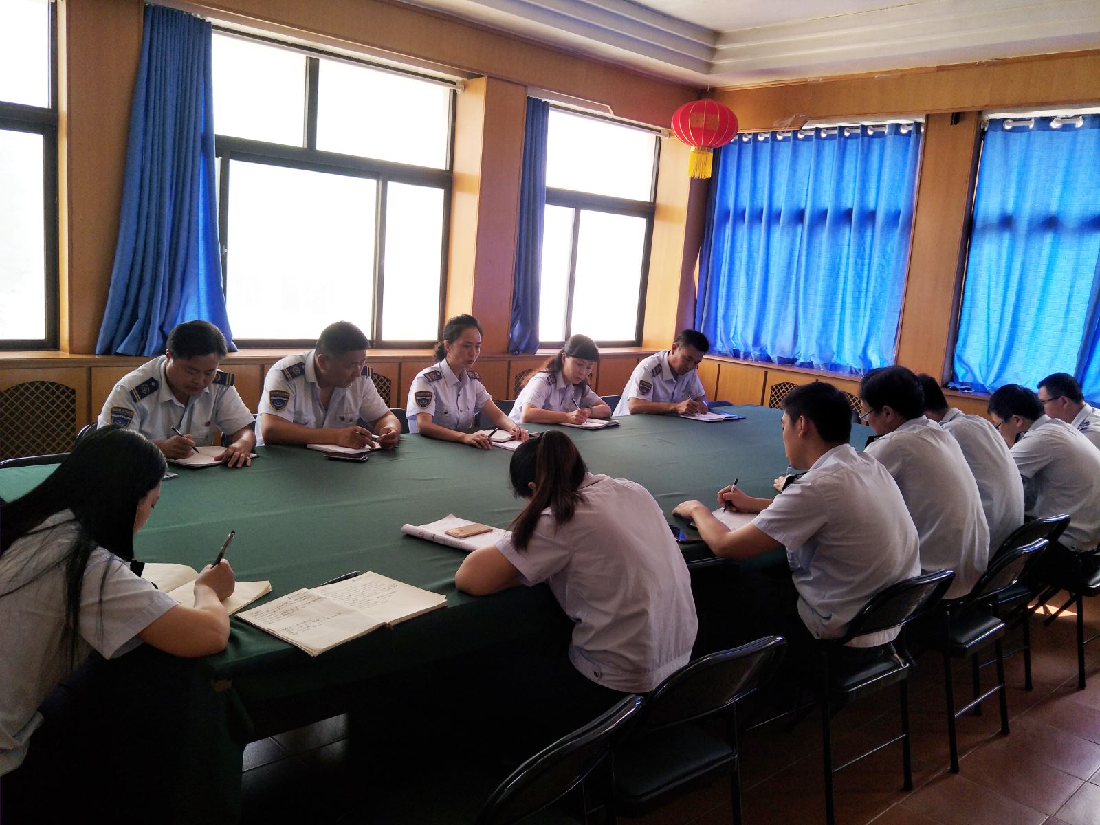 公交集團佳連公司黨支部召開“振奮精神強堡壘、頑強拼搏謀跨越”會議