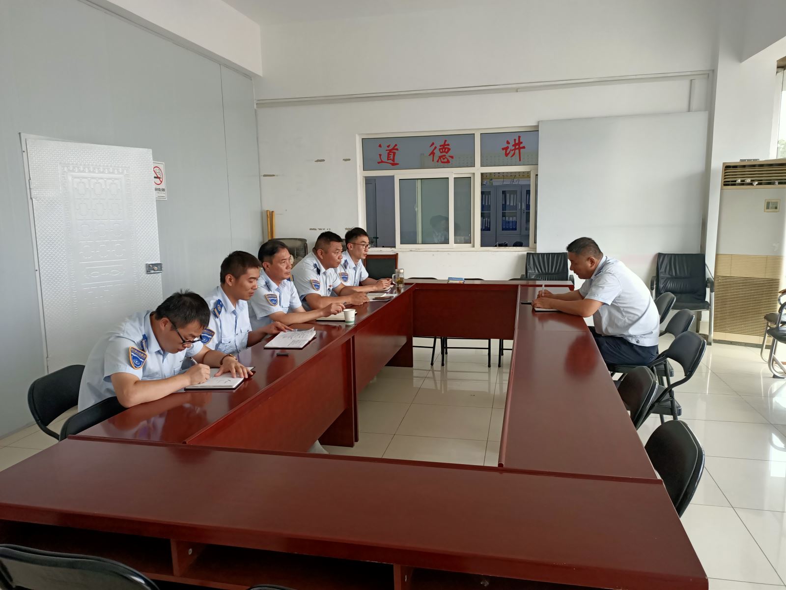 公交集團(tuán)經(jīng)營發(fā)展事業(yè)部召開生產(chǎn)運(yùn)營會(huì)