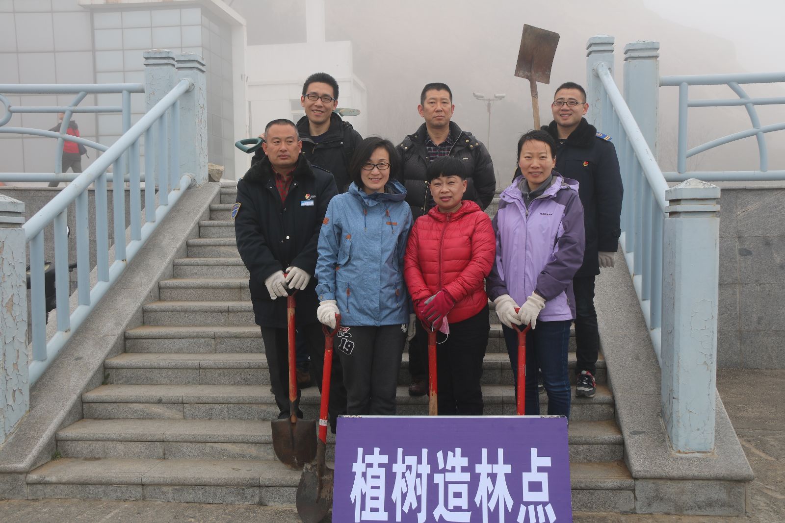 踐行社會責任 公交快速公司開展義務(wù)植樹活動