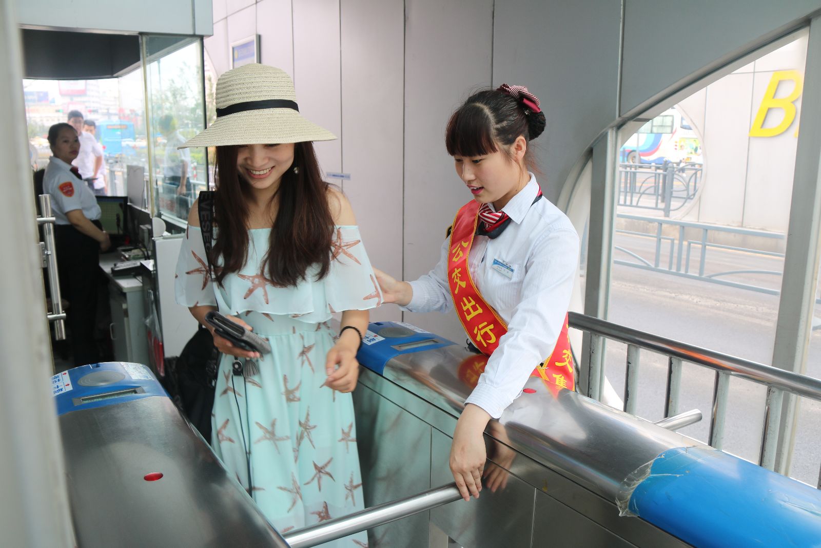 爭(zhēng)做文明市民 助社會(huì)和諧發(fā)展