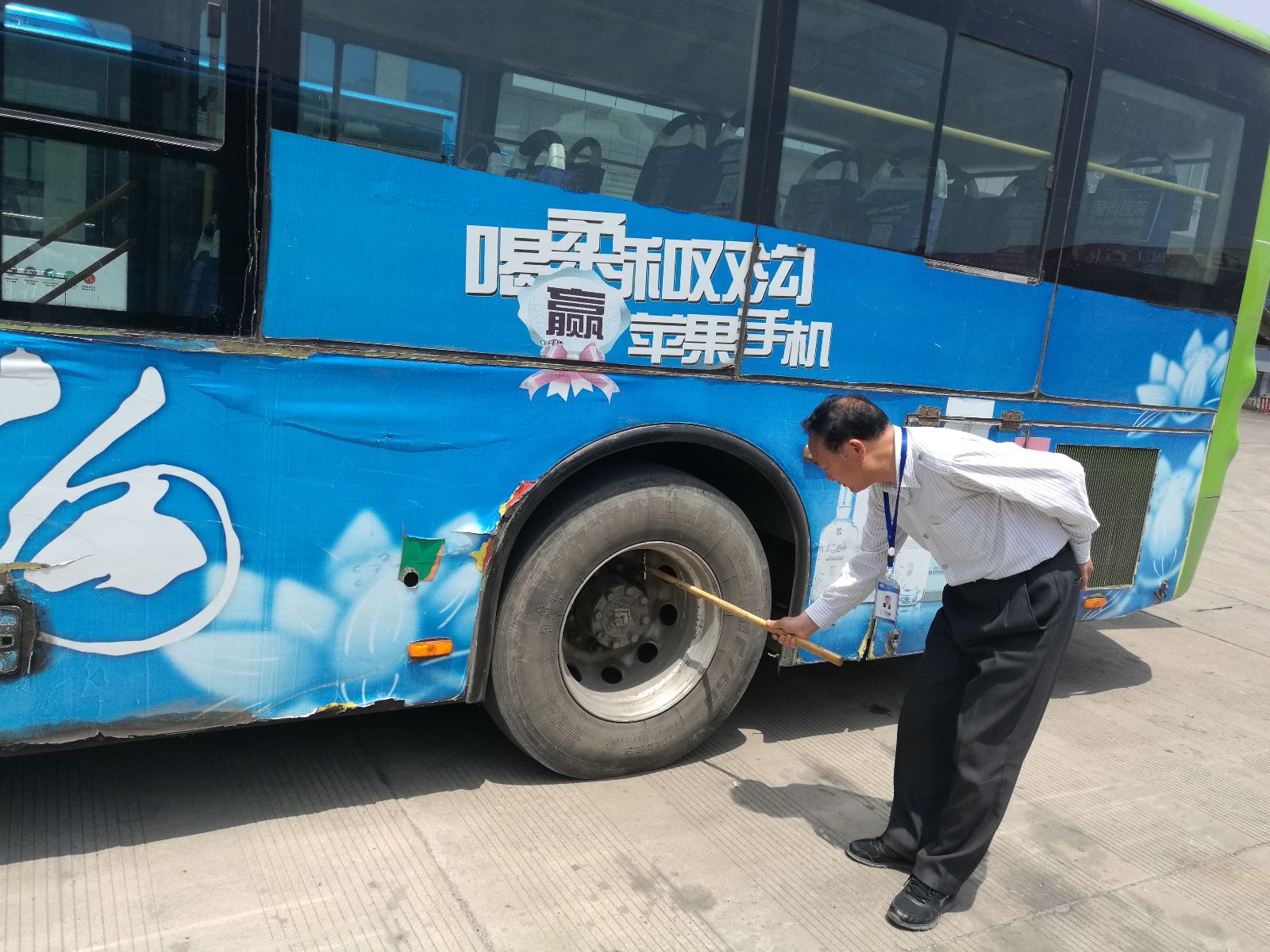 公交東部公司開展高考前車輛機(jī)務(wù)大檢查