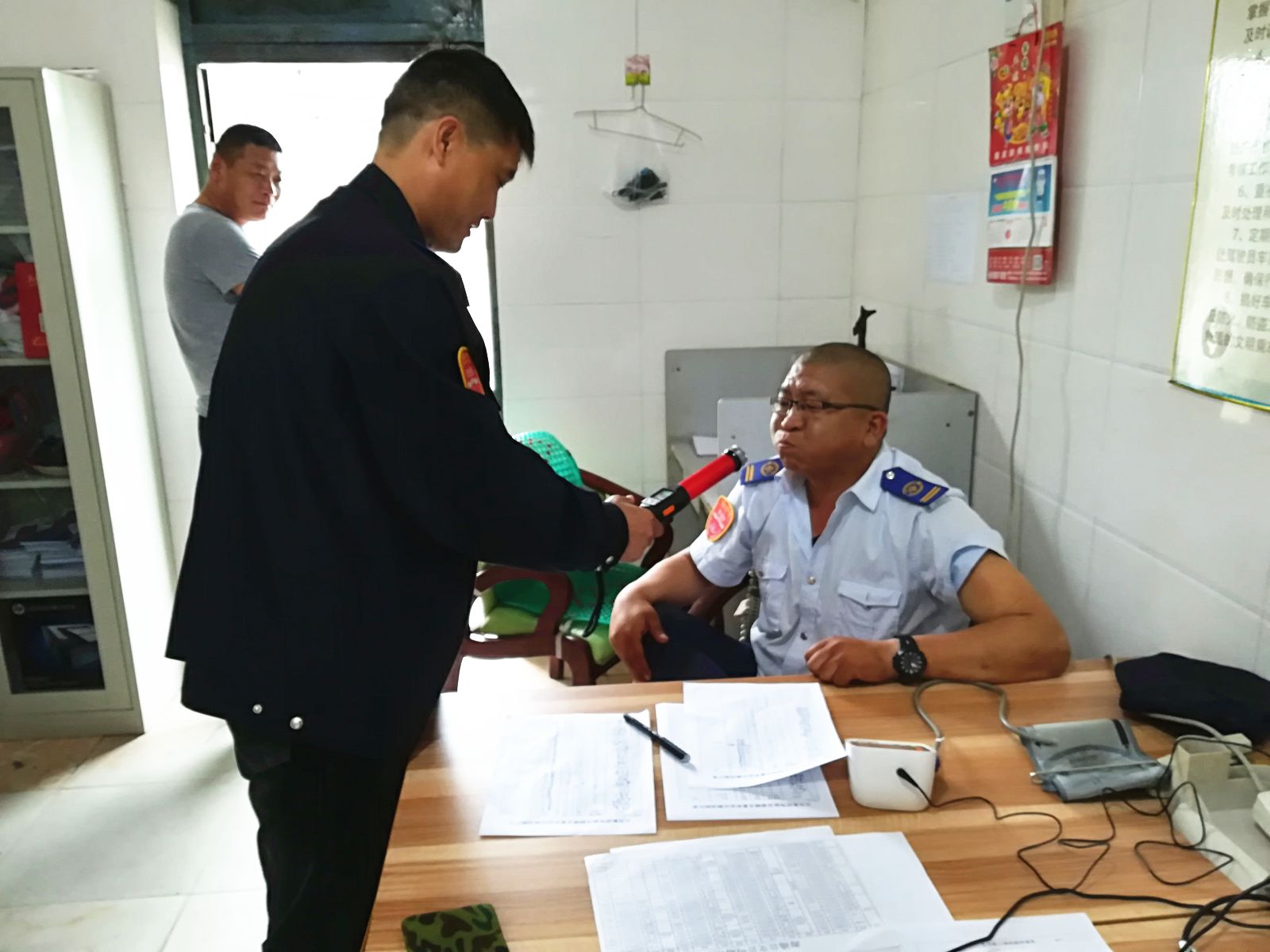 公交集團(tuán)海通公交公司開展駕駛員酒精血壓測(cè)試確保安全生產(chǎn)