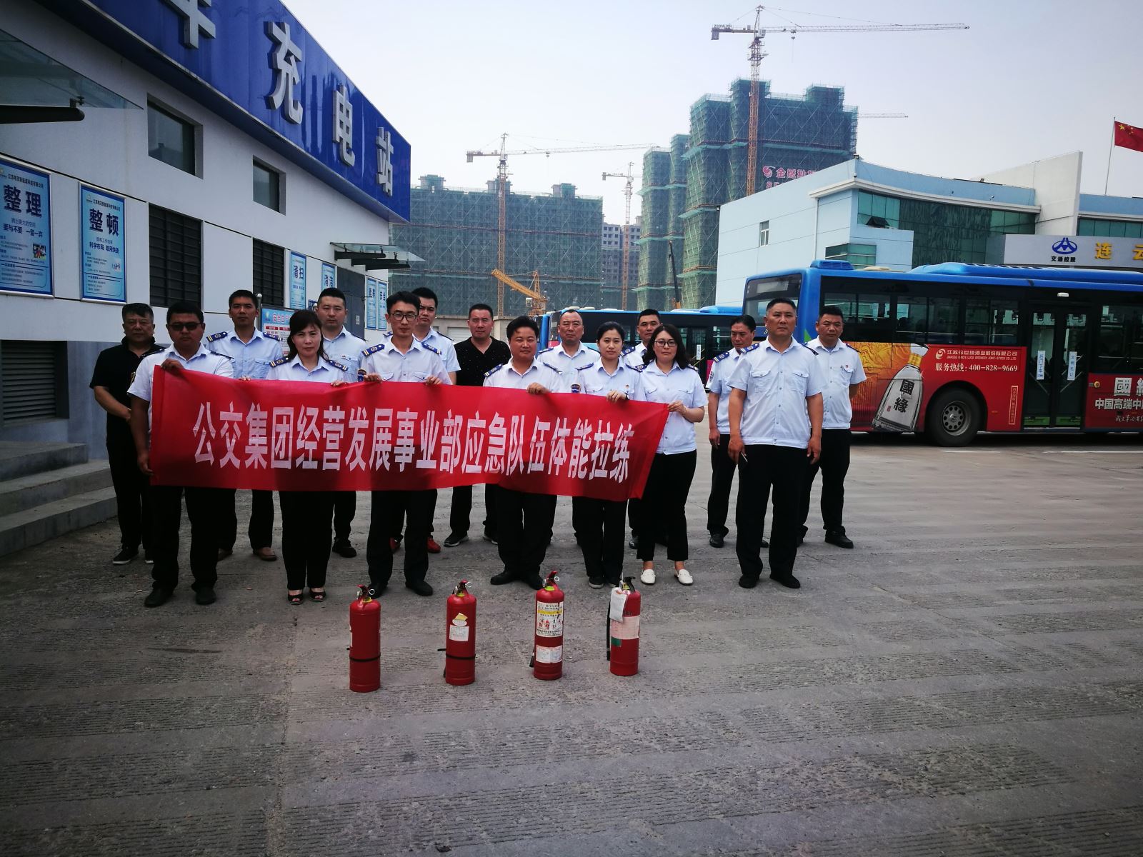 公交集團(tuán)經(jīng)營(yíng)發(fā)展事業(yè)部開(kāi)展應(yīng)急隊(duì)伍體能拉練活動(dòng)