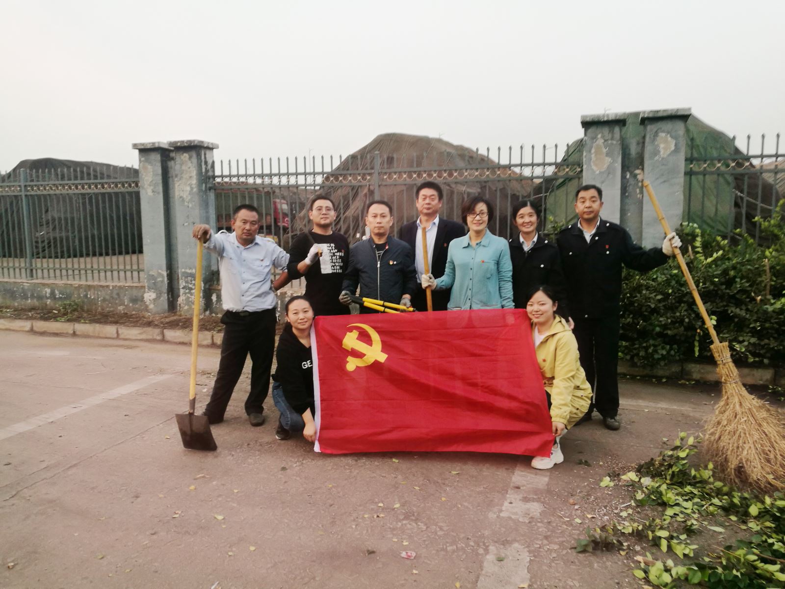 公交集團快速公交事業(yè)部開展黨小組活動