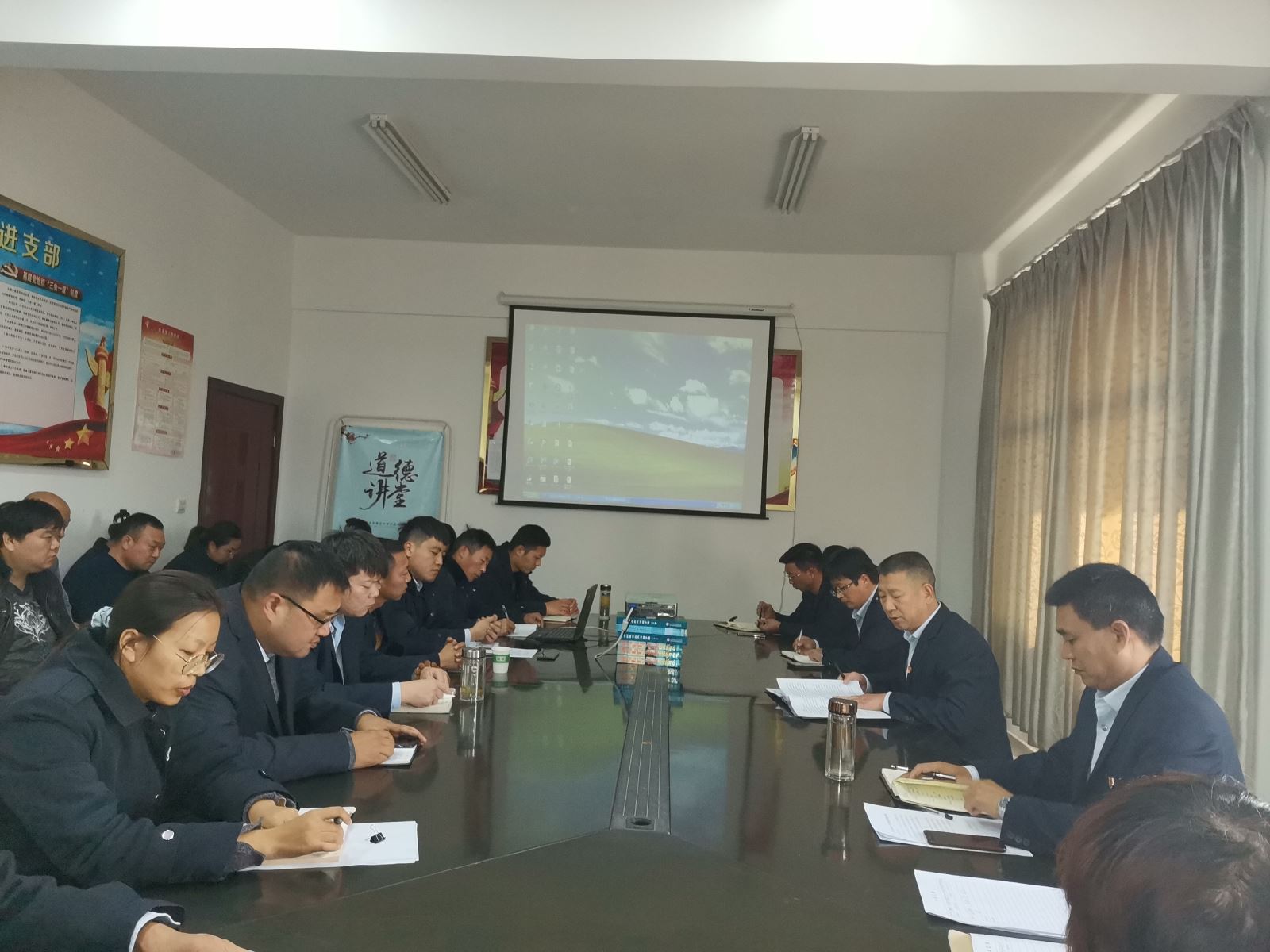 公交集團(tuán)公交事業(yè)二部開(kāi)展廉潔風(fēng)險(xiǎn)防控排查工作專(zhuān)題會(huì)議