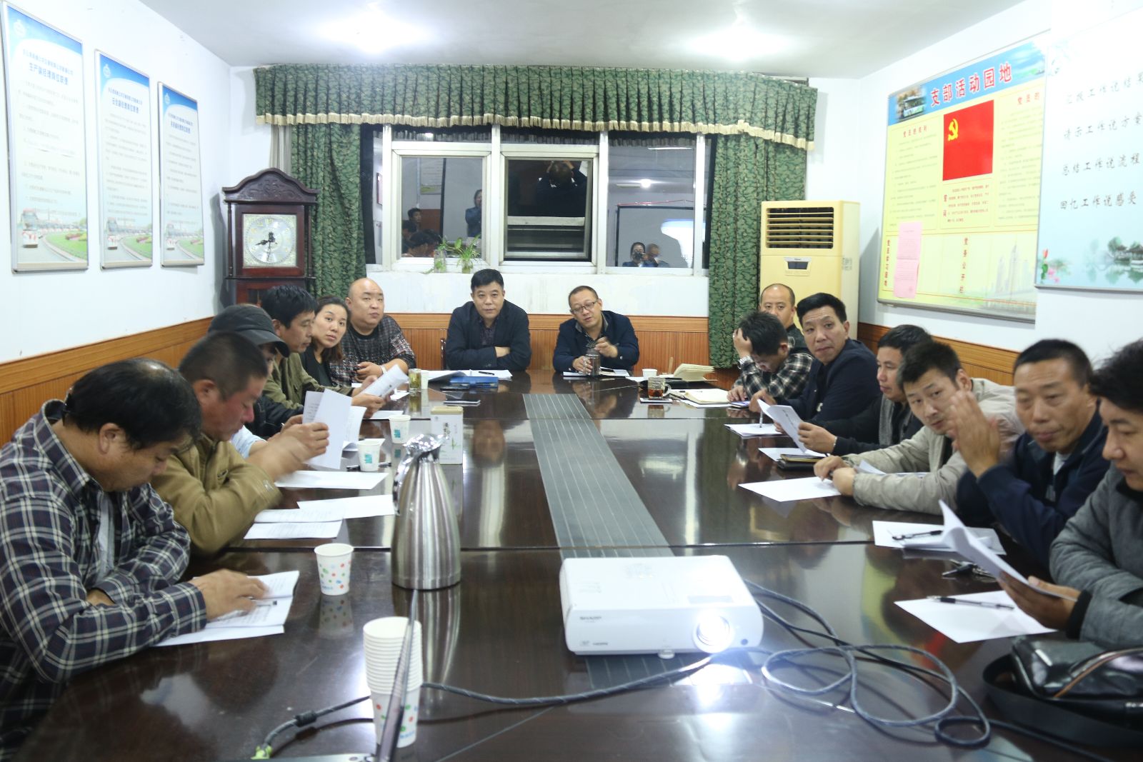 公交新浦公司召開《駕駛員營運(yùn)服務(wù)標(biāo)準(zhǔn)規(guī)范》試行動員會議