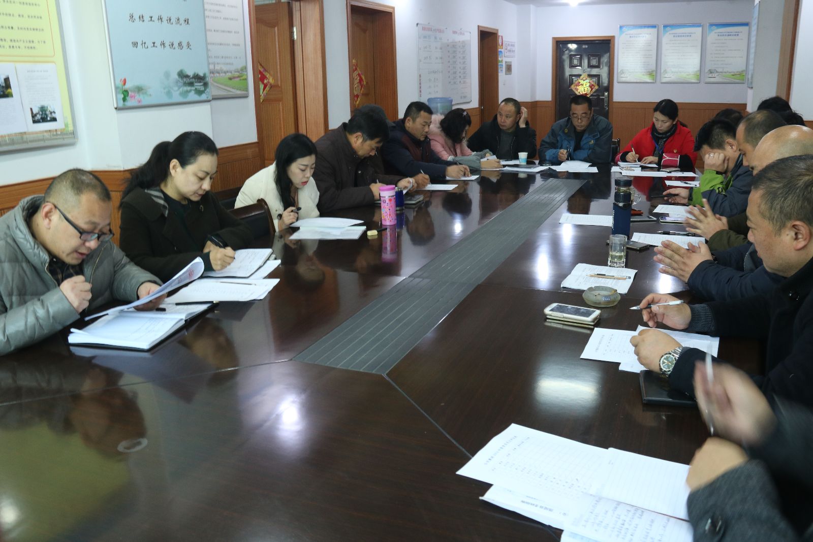 公交新浦公司黨支部召開民主評議黨員會(huì)