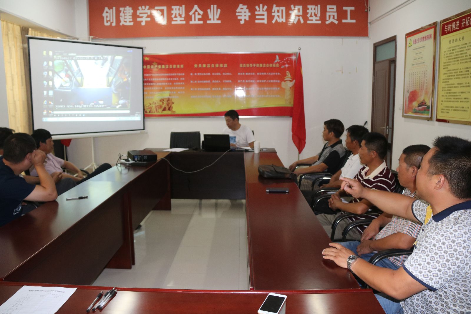 海通公交公司舉辦第2期重點(diǎn)駕駛員培訓(xùn)班