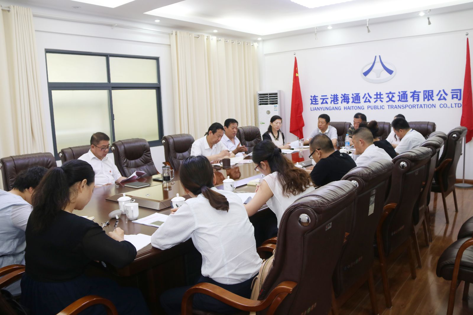海通公交黨委開展重溫《黨委會的工作方法》加強領(lǐng)導(dǎo)班子建設(shè)專題討論