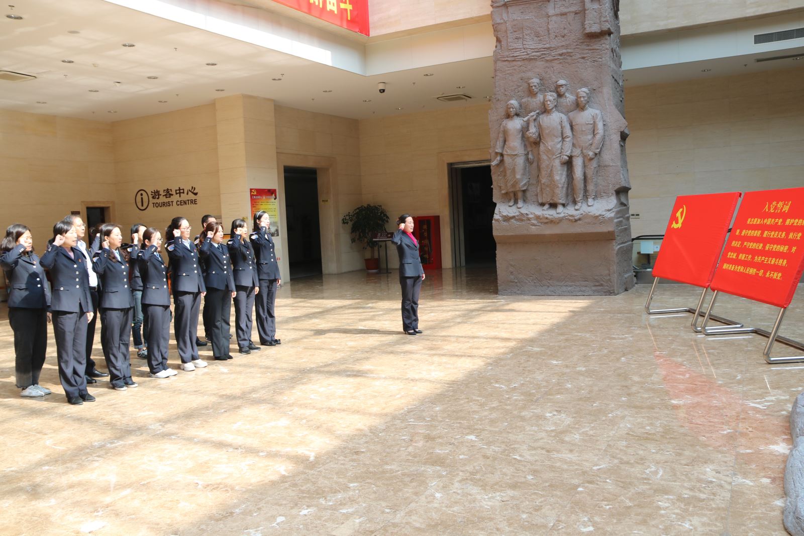 公交集團機關黨總支開展“不忘初心，牢記使命“革命傳統(tǒng)教育——組織黨員參觀 市革命紀念館