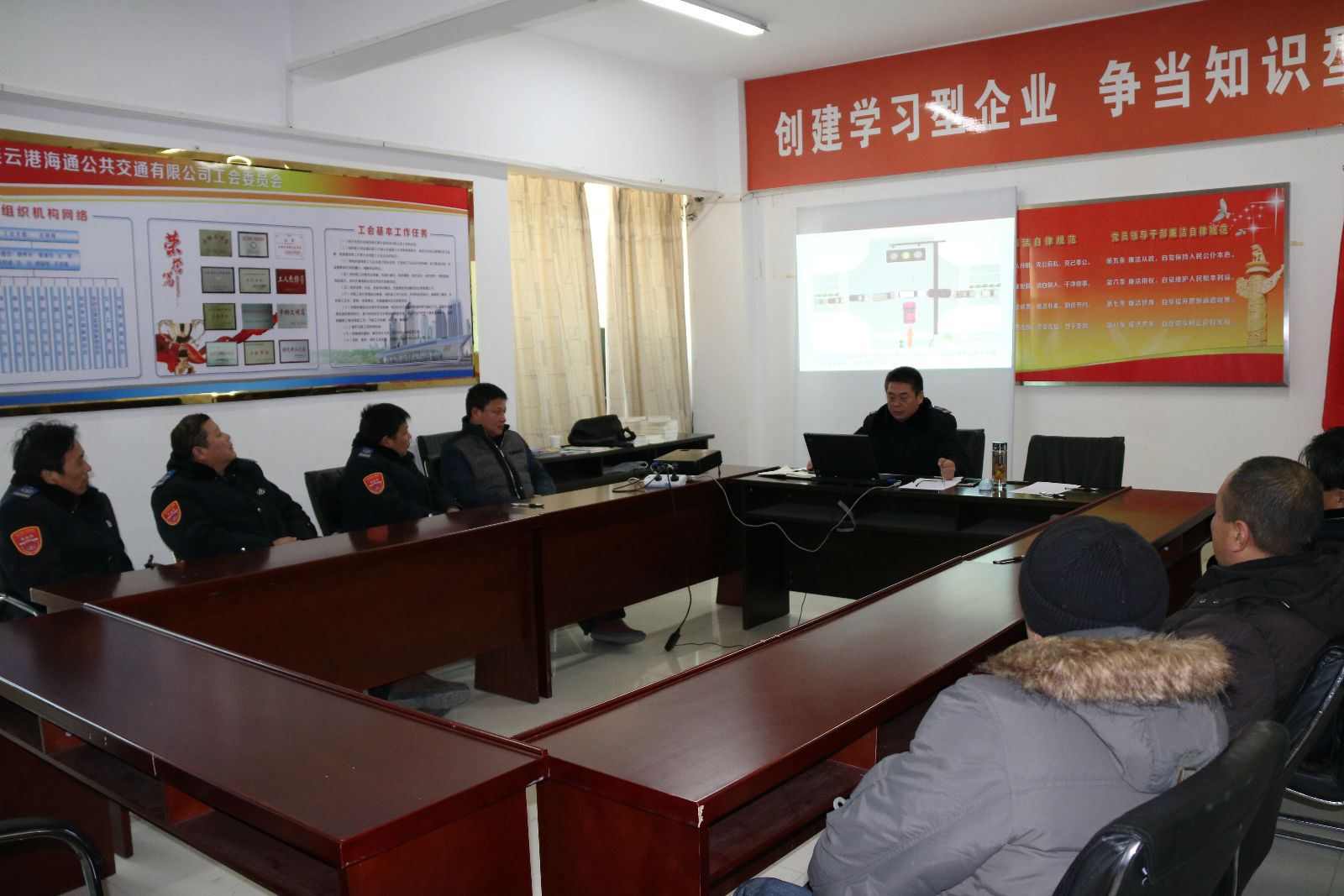 公交集團(tuán)舉辦第1期重點(diǎn)駕駛員培訓(xùn)班