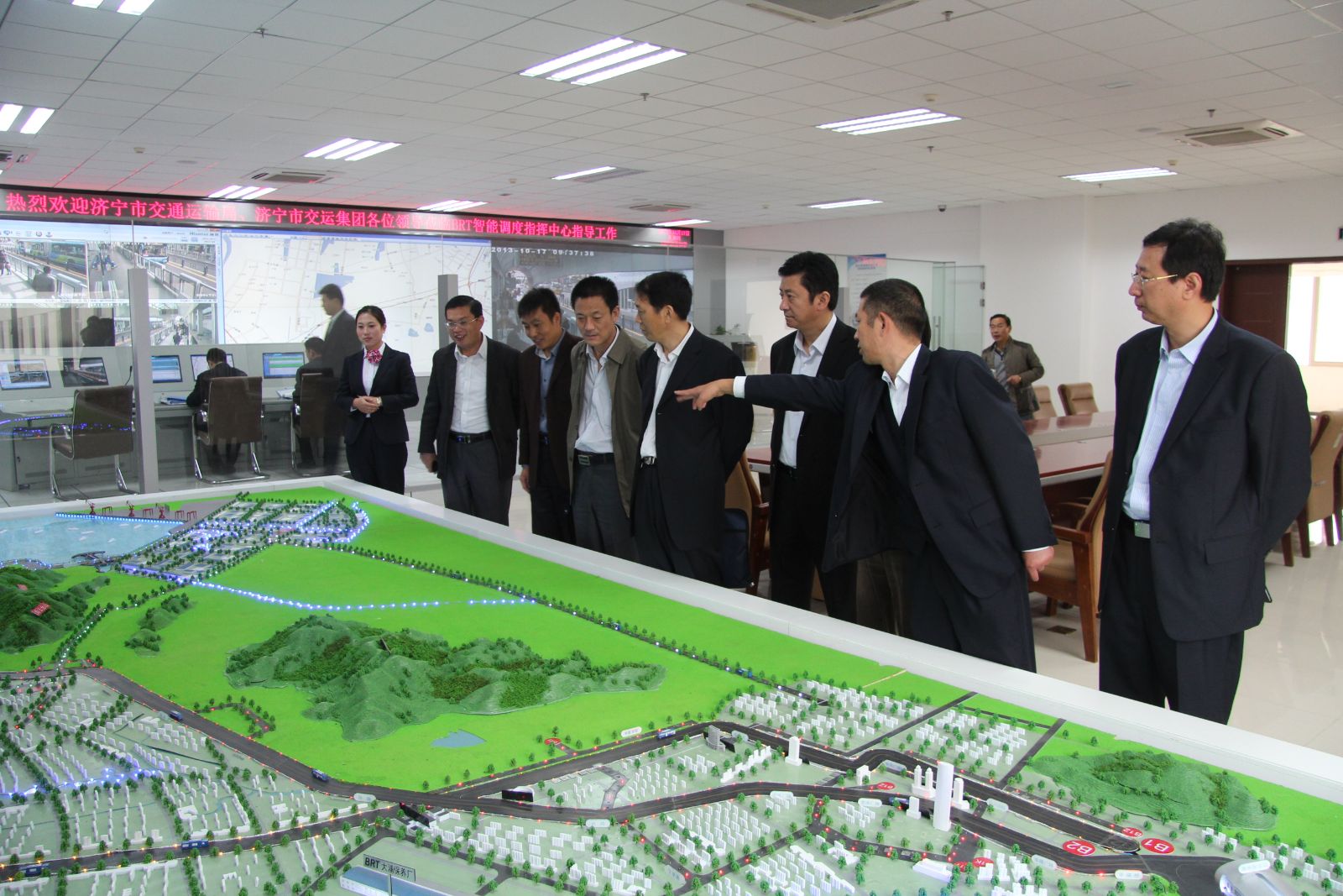 濟(jì)寧市考察團(tuán)來海通公交BRT公司交流學(xué)習(xí)