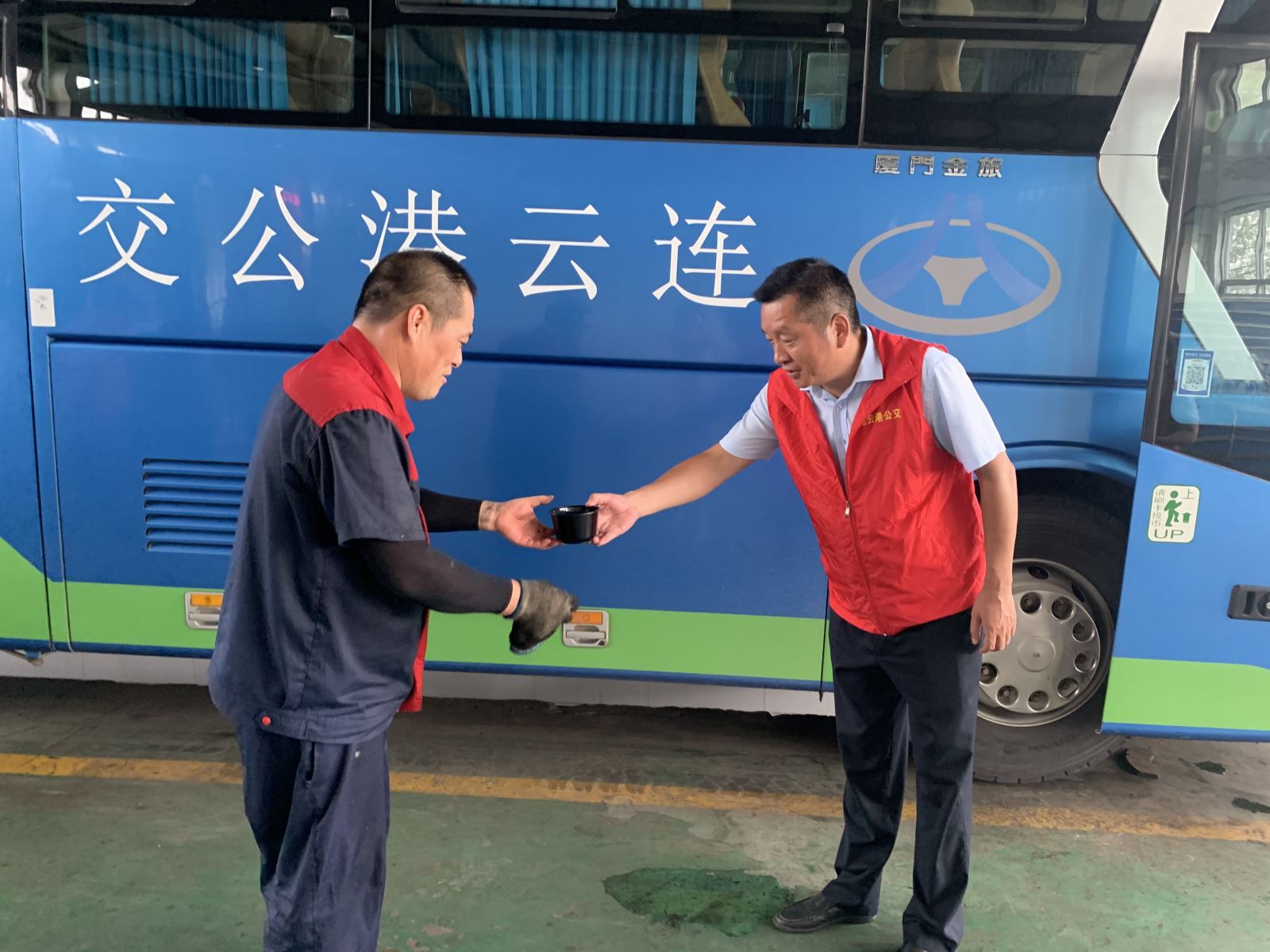 機(jī)務(wù)技術(shù)事業(yè)部黨支部開展“錘煉黨性踐初心 凝心聚力辦實(shí)事”志愿服務(wù)活動