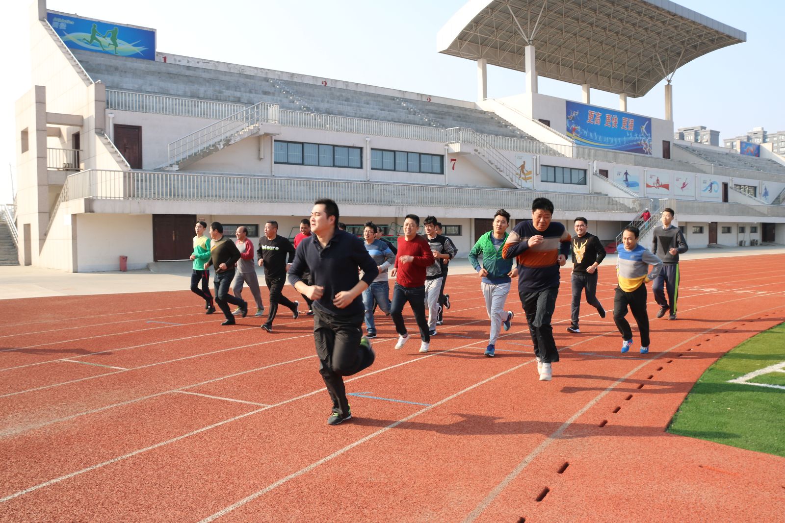 公交集團(tuán)開展應(yīng)急隊(duì)員4.8公里拉練