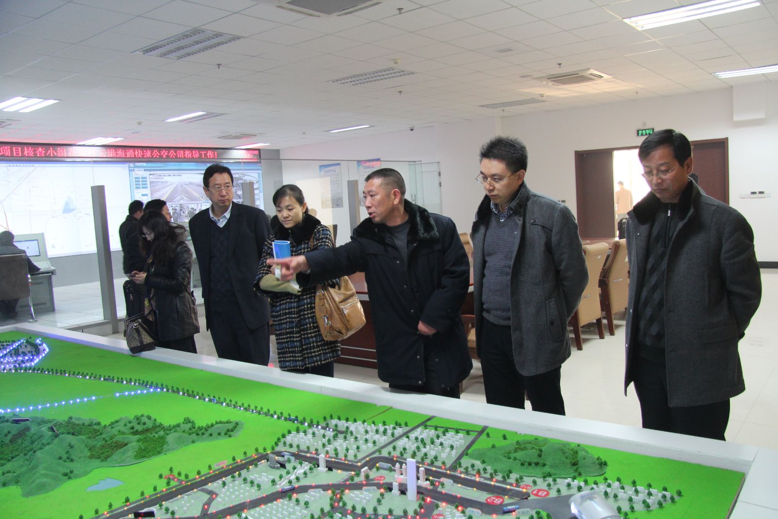 省交通運(yùn)輸行業(yè)綠色循環(huán)低碳示范項(xiàng)目檢查小組蒞臨海通公交BRT公司指導(dǎo)工作