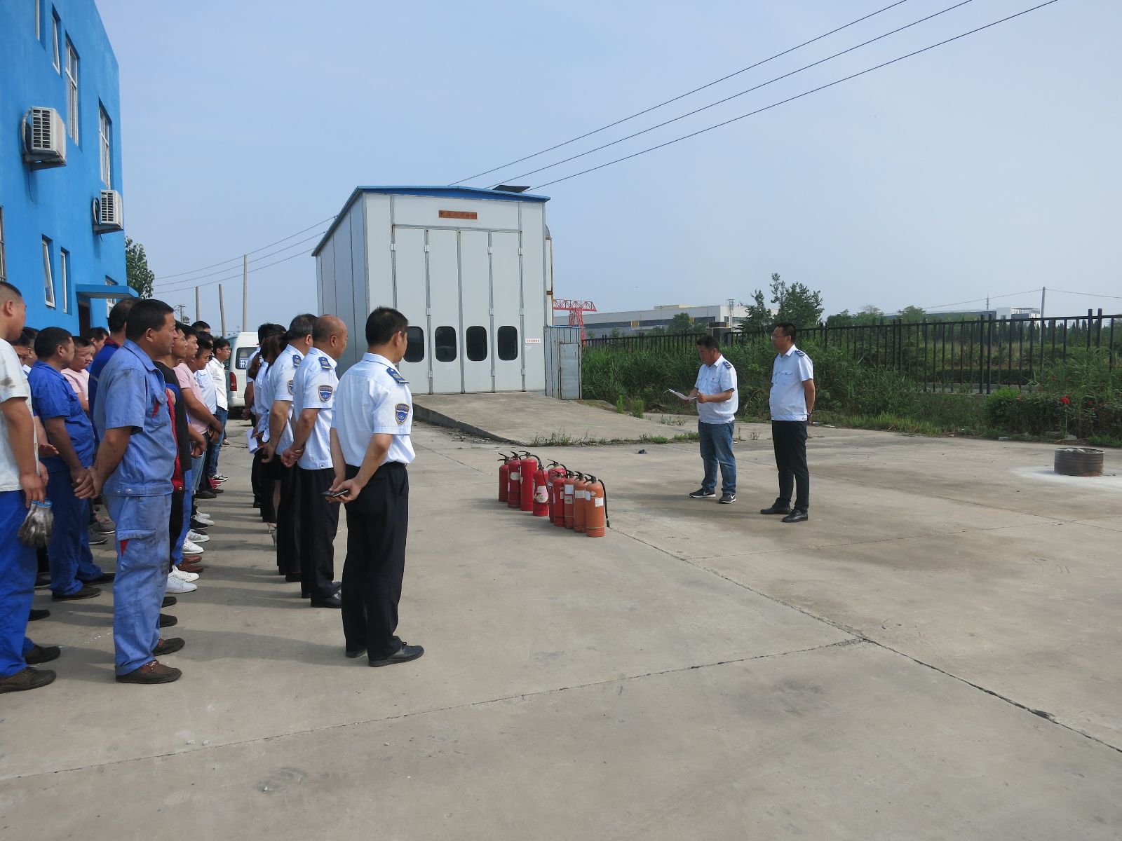 公交集團(tuán)汽服公司開(kāi)展消防知識(shí)培訓(xùn)及消防應(yīng)急演練活動(dòng)