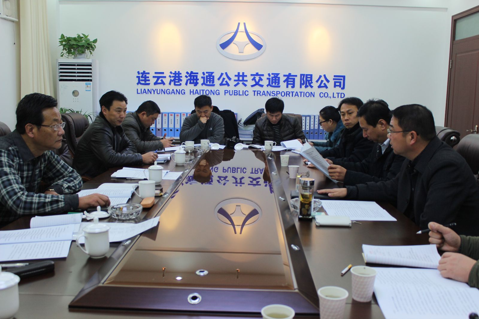 集團安全生產(chǎn)目標(biāo)管理考核小組蒞臨海通公交檢查