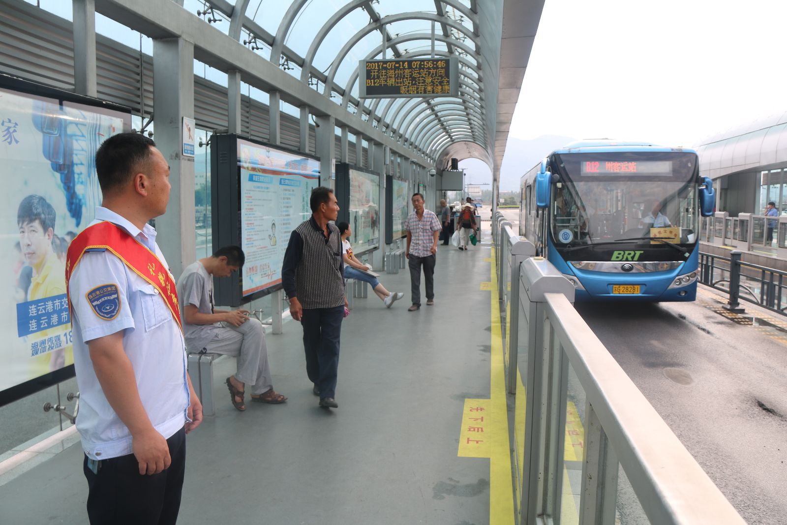 天氣入伏，創(chuàng)文不入伏 公交快速公司繼續(xù)做好創(chuàng)文站點(diǎn)值班工作