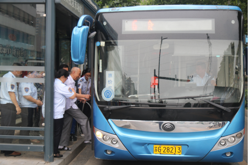 公交海州公司開展黨員志愿服務(wù)活動(dòng)
